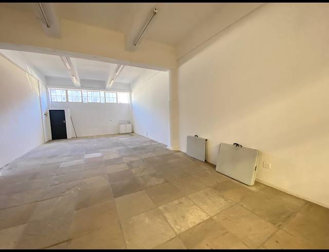 88M² RETAIL TO LET IN WOODSTOCK